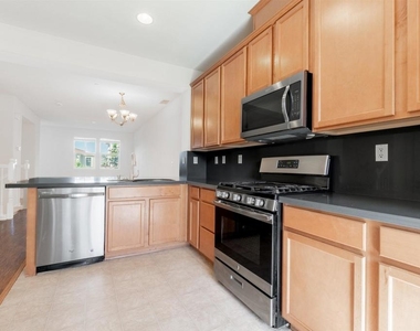 3091 Madsen St - Photo Thumbnail 13