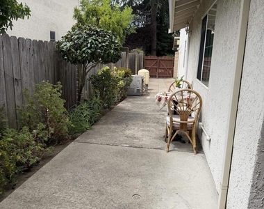 3885 Aragon Lane - Photo Thumbnail 16
