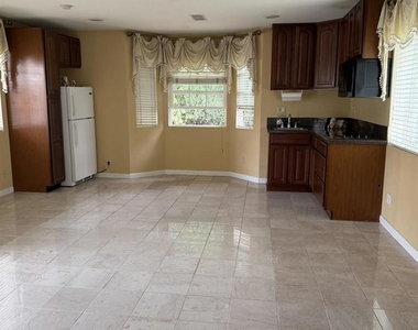 3885 Aragon Lane - Photo Thumbnail 3