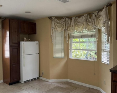 3885 Aragon Lane - Photo Thumbnail 6