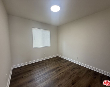 660 W 94th Street - Photo Thumbnail 3