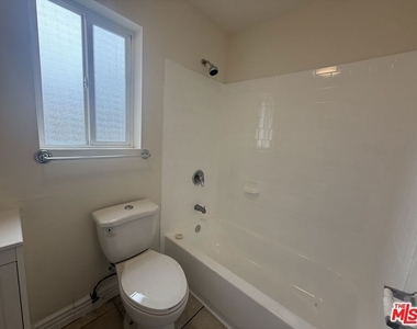 660 W 94th Street - Photo Thumbnail 4