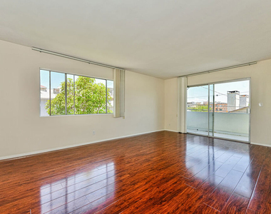 1440 Reeves Street - Photo Thumbnail 2