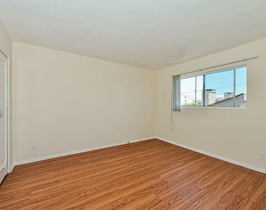 1440 Reeves Street - Photo Thumbnail 10