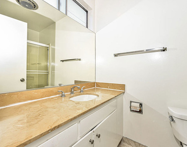 1440 Reeves Street - Photo Thumbnail 13