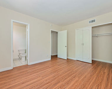 1440 Reeves Street - Photo Thumbnail 9