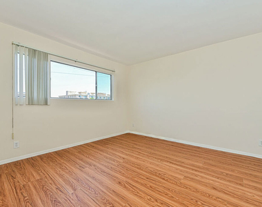 1440 Reeves Street - Photo Thumbnail 12