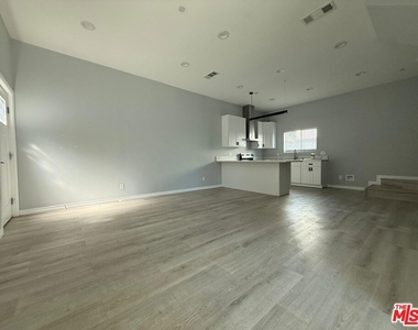 15964 Gault Street - Photo Thumbnail 2