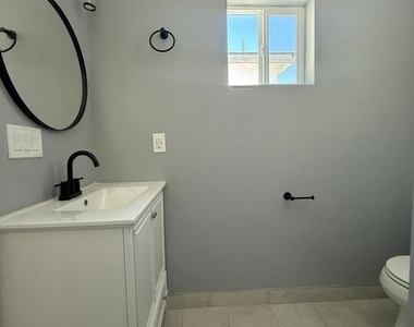 15964 Gault Street - Photo Thumbnail 14