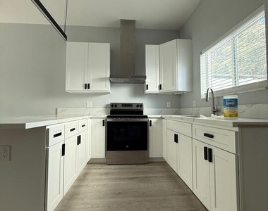 15964 Gault Street - Photo Thumbnail 3