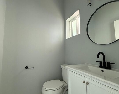 15964 Gault Street - Photo Thumbnail 12