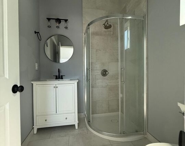 15964 Gault Street - Photo Thumbnail 9