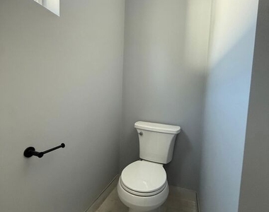 15964 Gault Street - Photo Thumbnail 15
