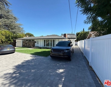 15964 Gault Street - Photo Thumbnail 17