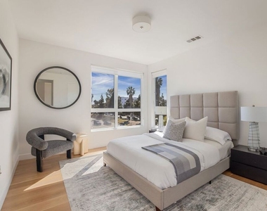 11724 Culver Boulevard - Photo Thumbnail 17