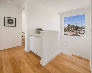 11724 Culver Boulevard - Photo Thumbnail 11