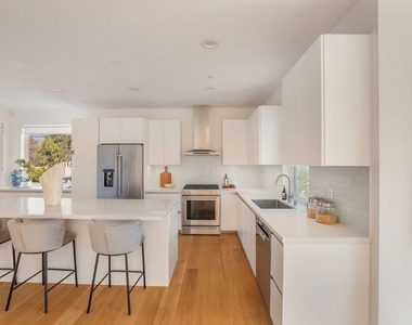 11724 Culver Boulevard - Photo Thumbnail 7