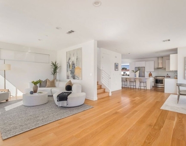 11724 Culver Boulevard - Photo Thumbnail 4