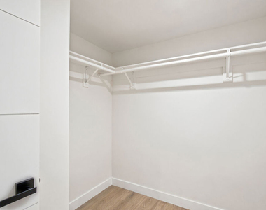 1434 N Poinsettia Place - Photo Thumbnail 8