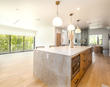 6380 Lindenhurst Avenue - Photo Thumbnail 9