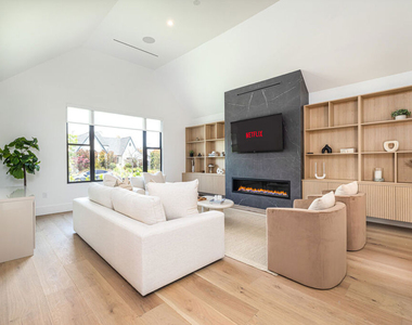 6380 Lindenhurst Avenue - Photo Thumbnail 4