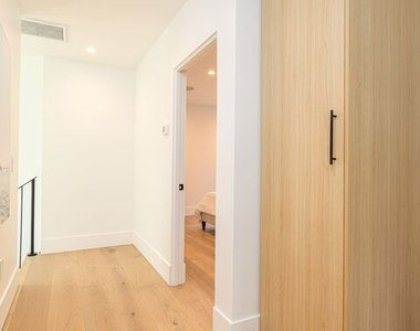 6380 Lindenhurst Avenue - Photo Thumbnail 15