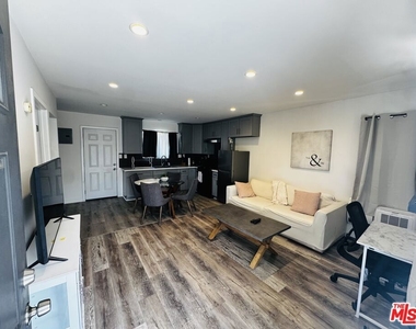 335 E 65th Street - Photo Thumbnail 5