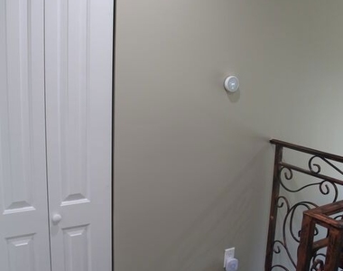 15431 Huston Street - Photo Thumbnail 9