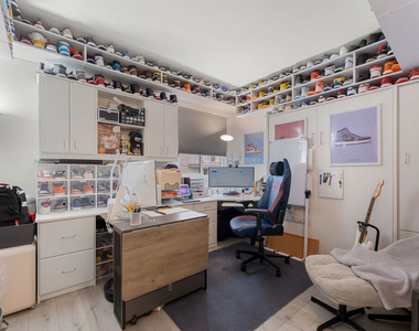 8601 W West Knoll Drive - Photo Thumbnail 18