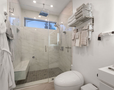 8601 W West Knoll Drive - Photo Thumbnail 15