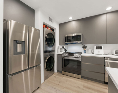8601 W West Knoll Drive - Photo Thumbnail 8