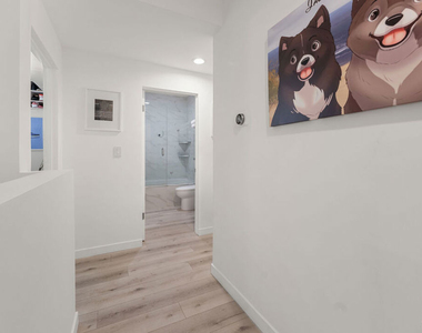 8601 W West Knoll Drive - Photo Thumbnail 21