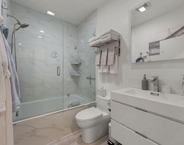 8601 W West Knoll Drive - Photo Thumbnail 20