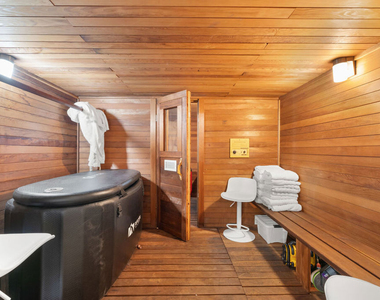 8601 W West Knoll Drive - Photo Thumbnail 22