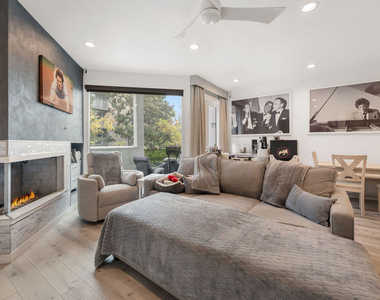 8601 W West Knoll Drive - Photo Thumbnail 5