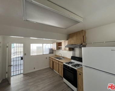 2371 Edgewater Terrace - Photo Thumbnail 5