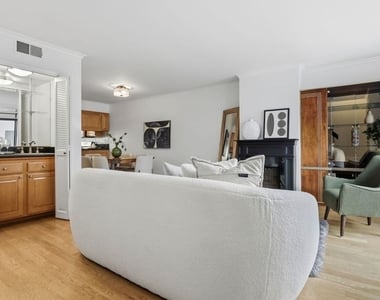 11952 Darlington Avenue - Photo Thumbnail 4