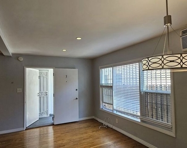 1227 S Holt Avenue - Photo Thumbnail 3