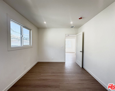 1405 Talmadge Street - Photo Thumbnail 10