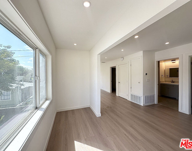 1405 Talmadge Street - Photo Thumbnail 4