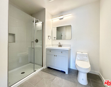 1405 Talmadge Street - Photo Thumbnail 12