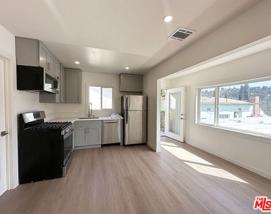 1405 Talmadge Street - Photo Thumbnail 5