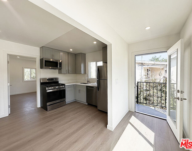 1405 Talmadge Street - Photo Thumbnail 3
