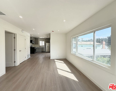 1405 Talmadge Street - Photo Thumbnail 2