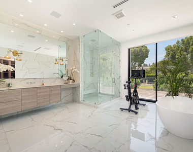 9570 Sunset Boulevard - Photo Thumbnail 18