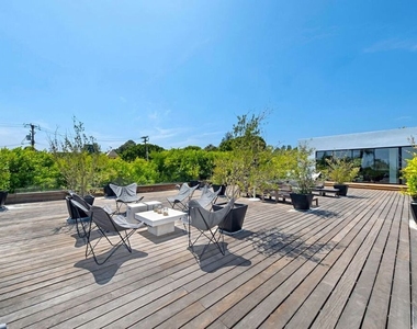 9570 Sunset Boulevard - Photo Thumbnail 23