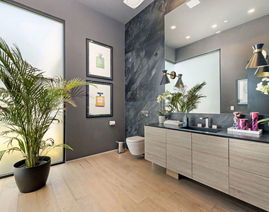 9570 Sunset Boulevard - Photo Thumbnail 8