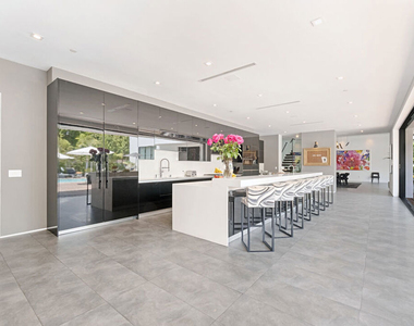 9570 Sunset Boulevard - Photo Thumbnail 10