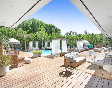 9570 Sunset Boulevard - Photo Thumbnail 32