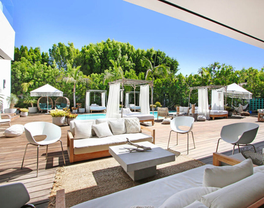 9570 Sunset Boulevard - Photo Thumbnail 37